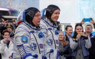 Astronauts un kosmonauts dodas uz SKS - 7