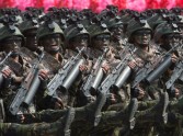 Ziemeļkorejiešu karavīri ar spirālveida aptverēm  - 4