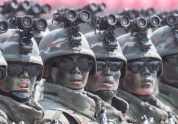 Ziemeļkorejiešu karavīri ar spirālveida aptverēm  - 5