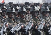Ziemeļkorejiešu karavīri ar spirālveida aptverēm  - 6