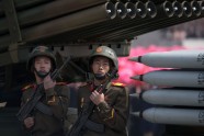 Ziemeļkorejiešu karavīri ar spirālveida aptverēm  - 7
