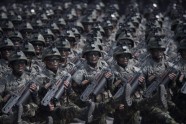 Ziemeļkorejiešu karavīri ar spirālveida aptverēm  - 8