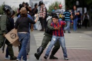 Venecuēlā turpinās protesti - 3