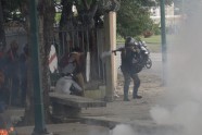 Venecuēlā turpinās protesti - 12