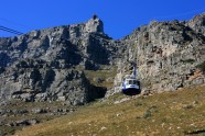 Table Mountain - kalns uz kura sēž mākoņi