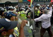 Venecuēlas pensionāru protests - 15