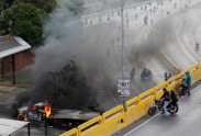 Karakasā protestē pret Maduro - 12