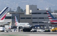 Losandželosā lidmašīna ietriecas lidostas transportlīdzeklī - 2