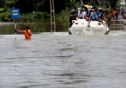 Šrilankā plūdos un zemes nogruvumos dzīvību zaudējuši vairāk nekā 100 cilvēki - 9