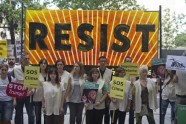 Pasaulē protestē pret ASV izstāšanos no Parīzes klimata līguma - 12