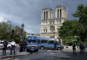 Uzbrukums pie Parīzes Dievmātes katedrāles - 1