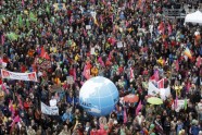 Hamburgā protestē pret G20 - 1