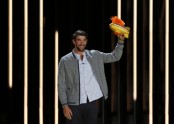 Maiklu Flpsu aplej ar zelta krāsu Kids Choice Sports Awards 2017 - 1