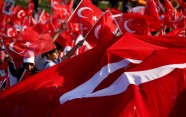 Turcijas puča gadadienas gājiens ar karogiem - 11