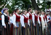 Simtgades Dziesmu un deju svētku ieskaņas koncertu noslēgums Bastejkalnā - 16