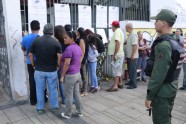 Venecuēlā cilvēku simti vēlē Konstitucionālās sapulces vēlēšanās - 1