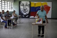 Venecuēlā cilvēku simti vēlē Konstitucionālās sapulces vēlēšanās - 11
