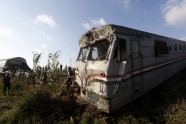 Divu pasažieru vilcienu sadursme Ēģiptē - 15