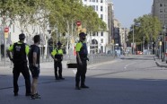 Mikroautobuss ietriecas cilvēkos Barselonā - 4