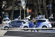 Mikroautobuss ietriecas cilvēkos Barselonā - 6