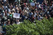 Bostonā demonstrācijā pret rasismu piedalās 40 000 cilvēku - 11
