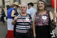 Karavīru sievas un atbalstītāji protesta akcijā Parīzē - 4