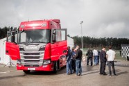 Latvijā prezentēts jaunās paaudzes 'Scania' kokvedējs - 7