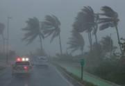 "Irma" sāk plosīties Karību salās - 1