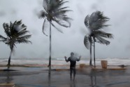 "Irma" sāk plosīties Karību salās - 16