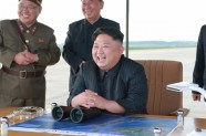 Ziemeļkorejā gavilē par raķetes "Hwasong-12" izmēģinājumu - 9