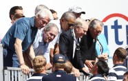 Baraks Obama, Džordžs Bušs un Bils Klintons golfa spēlē - 4