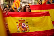 Madridē tūkstošiem cilvēku pauž atbalstu Spānijas vienotībai - 5