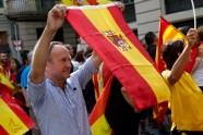 Madridē tūkstošiem cilvēku pauž atbalstu Spānijas vienotībai - 7