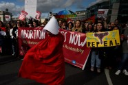  Desmitiem tūkstošu īru iziet demonstrācijās, pieprasot aborta aizlieguma atcelšanu - 1