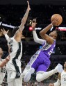 Basketbols, NBA: Sanantonio "Spurs" pret Sakramento "Kings" - 4