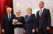Rīgā pasniegtas "Zelta pildspalvas" un "Zelta stipendijas" - 16