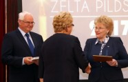 Rīgā pasniegtas "Zelta pildspalvas" un "Zelta stipendijas" - 17