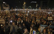 Kataloņi protestē pret separātistu līderu apcietināšanu - 8