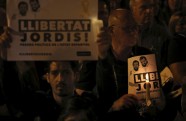 Kataloņi protestē pret separātistu līderu apcietināšanu - 9