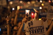 Kataloņi protestē pret separātistu līderu apcietināšanu - 10