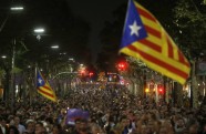 Kataloņi protestē pret separātistu līderu apcietināšanu - 11