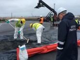 Foto: Rīgas ostā mācās likvidēt ķīmisku vielu avārijas sekas - 6