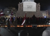 Par godu Lāčplēša dienai, cilvēki noliek svecītes Rīga - 16