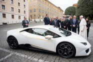 'Lamborghini' Romas pāvestam