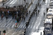 Sacelšanās gadadienā Atēnās protestētāji dodas gājienā uz ASV vēstniecību - 2