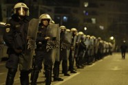 Sacelšanās gadadienā Atēnās protestētāji dodas gājienā uz ASV vēstniecību - 5
