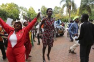 Zimbabvē gavilē par Mugabes atkāpšanos - 6