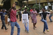 Zimbabvē gavilē par Mugabes atkāpšanos - 10