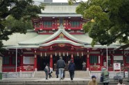Japānā vīrietis ar zobenu nogalina savu māsu - tempļa priesterieni - 6