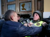 Saakašvili atbalstītāji mēģina ieņemt Kijevas Oktobra pili - 1